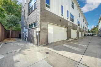 4620 Munger Ave in Dallas, TX - Building Photo - Building Photo