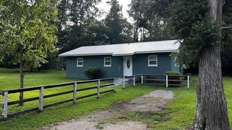 42620 Nicholsville Rd in Bay Minette, AL - Building Photo