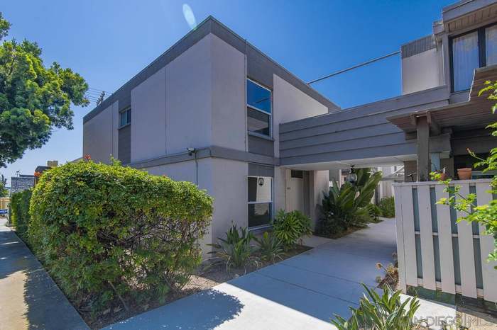 409 C Ave in Coronado, CA - Building Photo