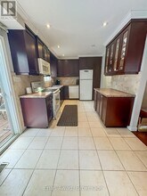 3072 Patrick Crescent in Mississauga, ON - Building Photo - Building Photo