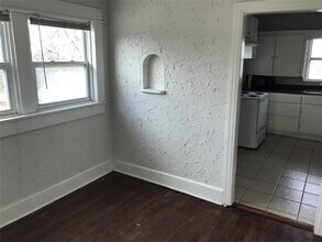813 W Eighth St-Unit -2 in Dallas, TX - Building Photo - Building Photo
