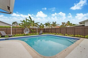 405 SE 4th St in Dania Beach, FL - Building Photo