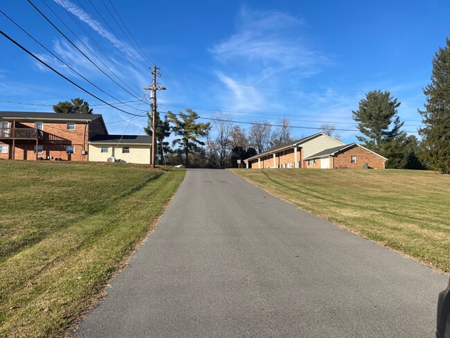 539 E Morgan St in Church Hill, TN - Foto de edificio - Building Photo