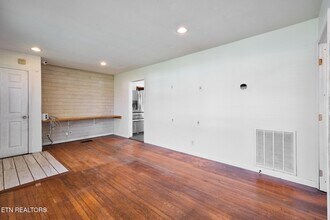 548 Murray Rd NW in Knoxville, TN - Foto de edificio - Building Photo