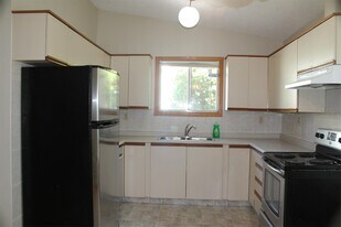 8635-8184 184 St NW in Edmonton, AB - Building Photo