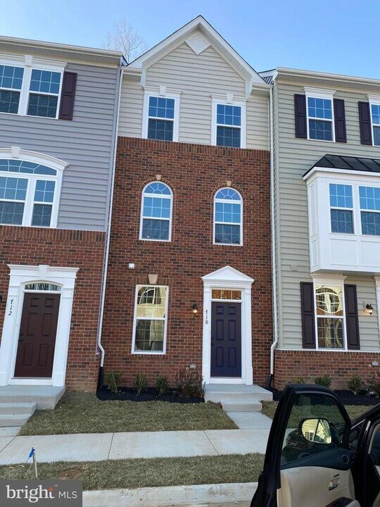 710 River Crest Way in Fredericksburg, VA - Building Photo