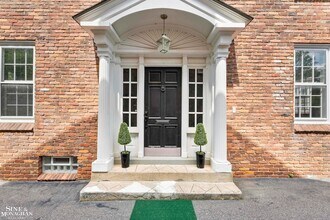 276 Lewiston Rd in Grosse Pointe Farms, MI - Foto de edificio - Building Photo