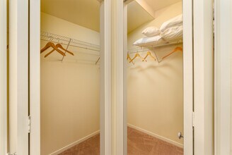 Bldg 30 in Bakersfield, CA - Foto de edificio - Building Photo