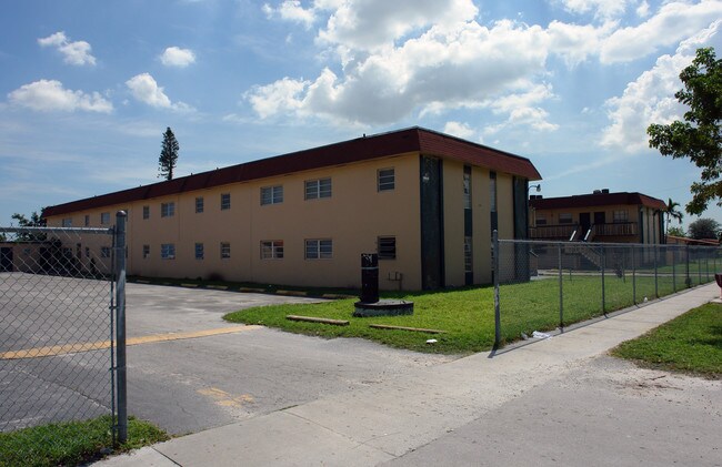 Northridge Apartments in Miami, FL - Foto de edificio - Building Photo