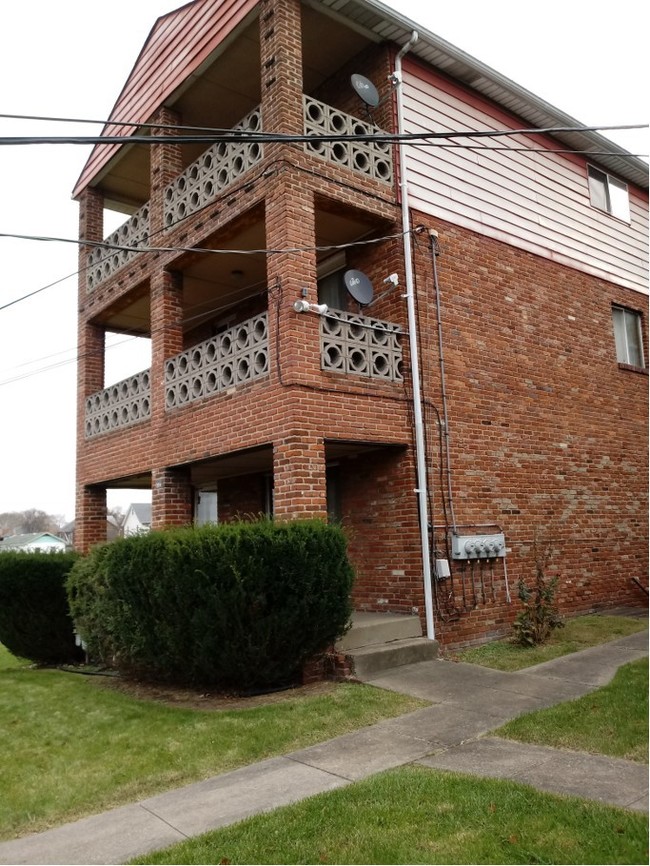 Multi Unit - Triplex, Fourplex and 6 garages in Munhall, PA - Building Photo - Other