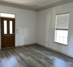 4501 Cartwright Rd in Missouri City, TX - Foto de edificio - Building Photo