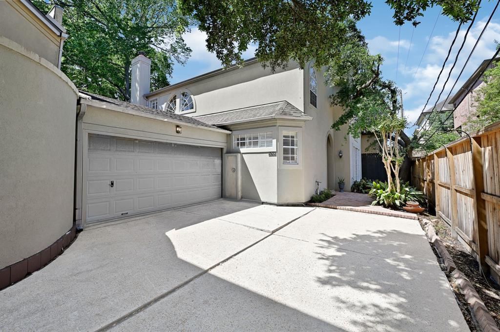 1018 Nantucket Dr in Houston, TX - Building Photo