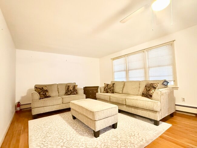 213 Georgetown Rd in Weston, CT - Building Photo - Building Photo