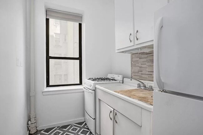157 W 79th St in New York, NY - Building Photo - Building Photo