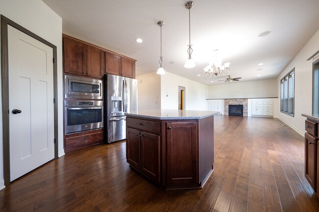 6082 158th St W in Apple Valley, MN - Building Photo - Building Photo