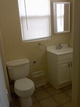 638 Laine St, Unit APARTMENT in Monterey, CA - Foto de edificio - Building Photo