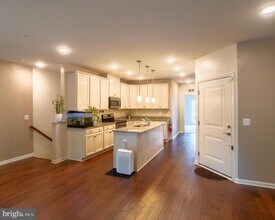 13933 Hollow Wind Way in Woodbridge, VA - Building Photo - Building Photo