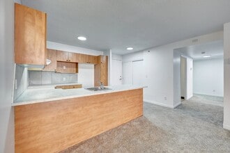 L'Ambiance Ouest in Dollard-des-Ormeaux, QC - Building Photo - Building Photo