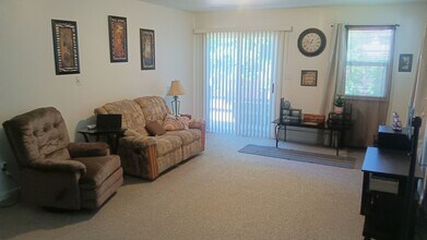 1508 Redwood St in Vallejo, CA - Foto de edificio - Building Photo