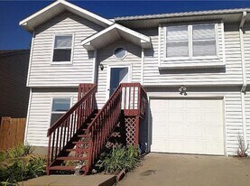 541 Westwinds Dr in Iowa City, IA - Building Photo