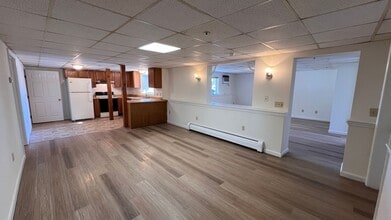 712 Central Ave in Dover, NH - Building Photo - Interior Photo