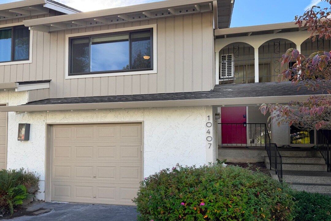 10407 NE 115th Pl in Kirkland, WA - Building Photo