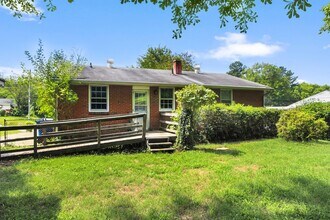 819 Hadley Rd in Raleigh, NC - Foto de edificio - Building Photo
