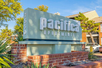 Pacifica in Dallas, TX - Foto de edificio - Building Photo