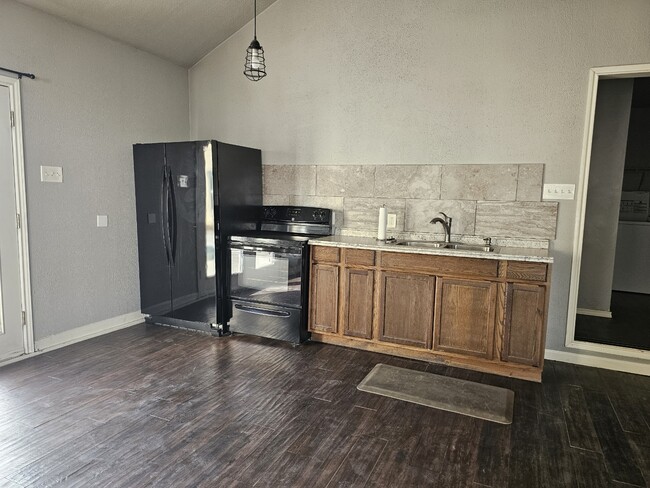 1909 Brunson Ave in Midland, TX - Building Photo - Building Photo