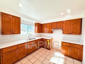 207 N Mathews St in Los Angeles, CA - Foto de edificio - Building Photo