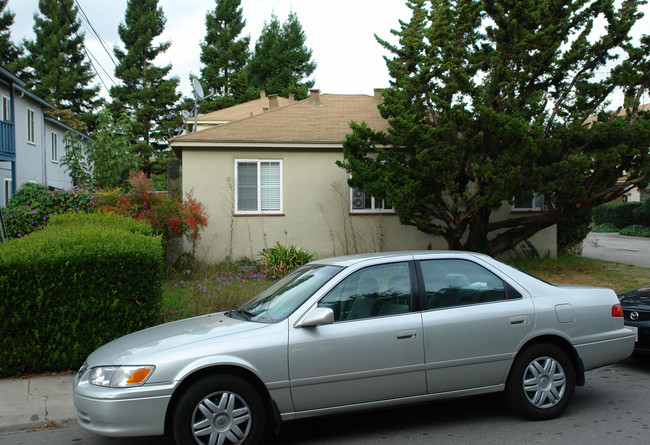 656 Victor Way in Mountain View, CA - Building Photo - Building Photo