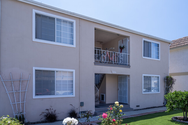 2400 Vanderbilt Ln in Redondo Beach, CA - Building Photo - Building Photo