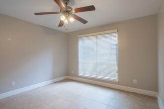 Serena Oaks Apartments in Houston, TX - Building Photo - Interior Photo