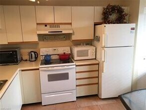 3021 Sandpiper Bay Cir-Unit -E305 in Naples, FL - Building Photo - Building Photo