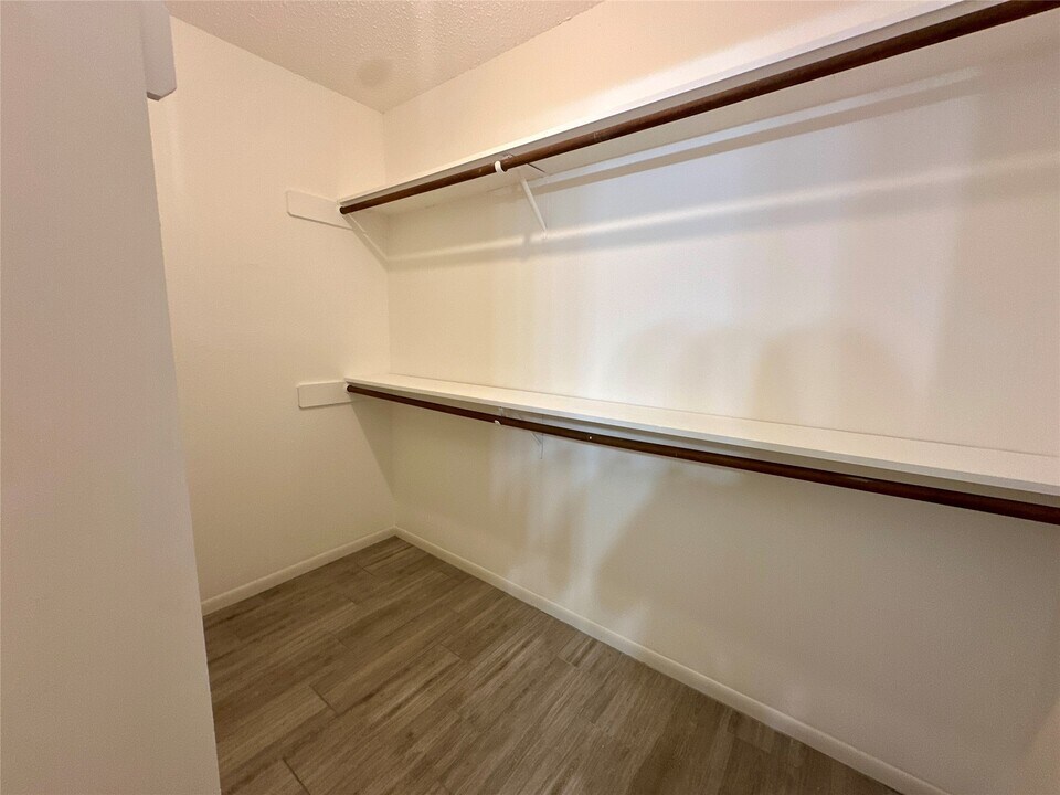 18074 Glenledi Dr in Houston, TX - Foto de edificio