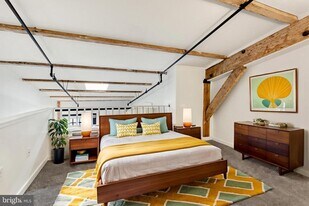 303 Vine St in Philadelphia, PA - Building Photo