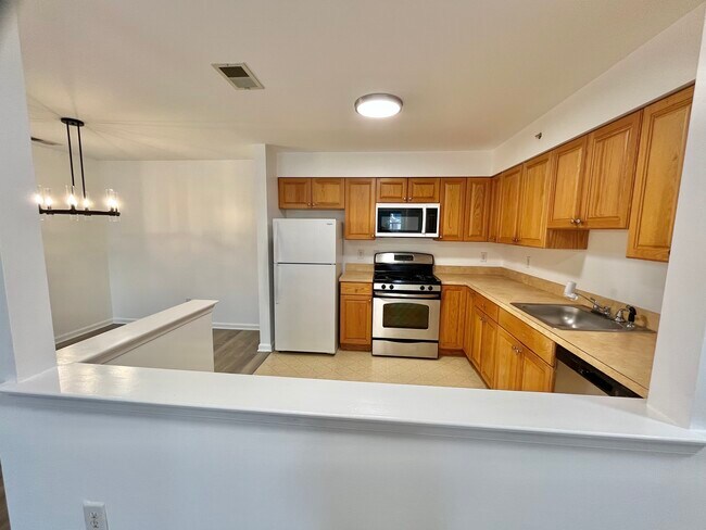733 Cedar Ct in New Brunswick, NJ - Building Photo - Building Photo