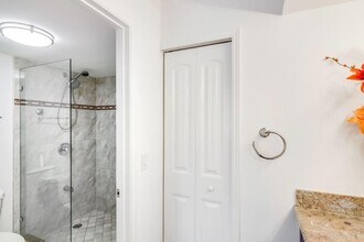 1715 Village Blvd, Unit 201 in Haverhill, FL - Building Photo - Building Photo