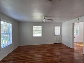 704 Jefferson St in Bastrop, TX - Building Photo - Building Photo