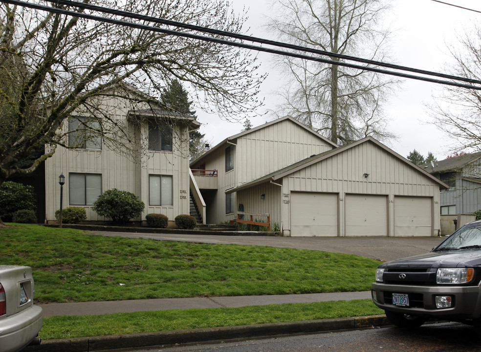 7155 Childs Rd in Lake Oswego, OR - Building Photo