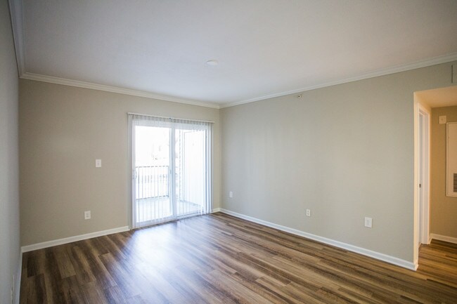 The Ridgeleigh at Van Dorn in Alexandria, VA - Building Photo - Interior Photo