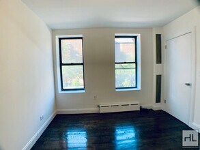 E 14 ST, Unit 23 in New York, NY - Foto de edificio - Building Photo