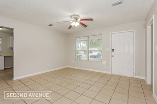 9025 Greenleaf Rd, Unit AUCTHH in Jacksonville, FL - Foto de edificio - Building Photo