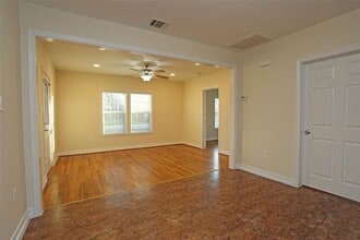 12010 11th St in Santa Fe, TX - Building Photo - Building Photo