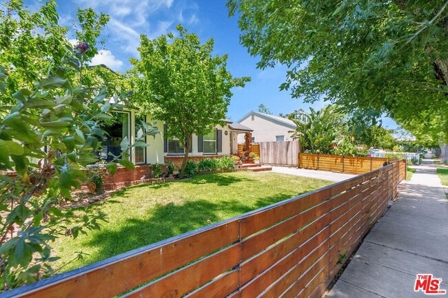 6531 Ruffner Ave in Los Angeles, CA - Building Photo - Building Photo