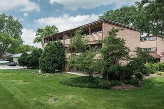 620 S Hough St in Barrington, IL - Building Photo - Building Photo