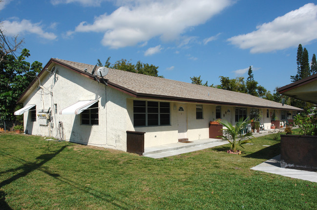 2438 Pierce St in Hollywood, FL - Building Photo - Building Photo