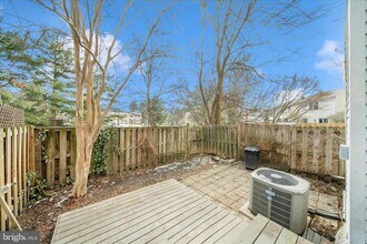 106 Lamont Ln in Gaithersburg, MD - Building Photo - Building Photo