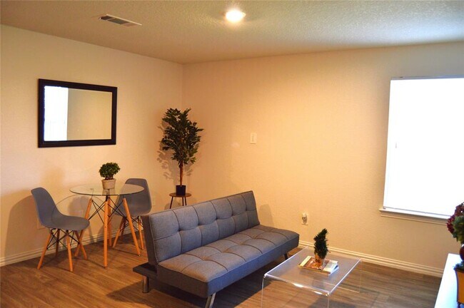 9205 Kentshire Dr-Unit -B in Houston, TX - Building Photo - Building Photo