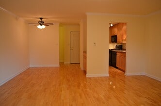 2407 North Kennicott Drive, Unit Greenbrier in Arlington Heights, IL - Foto de edificio - Building Photo